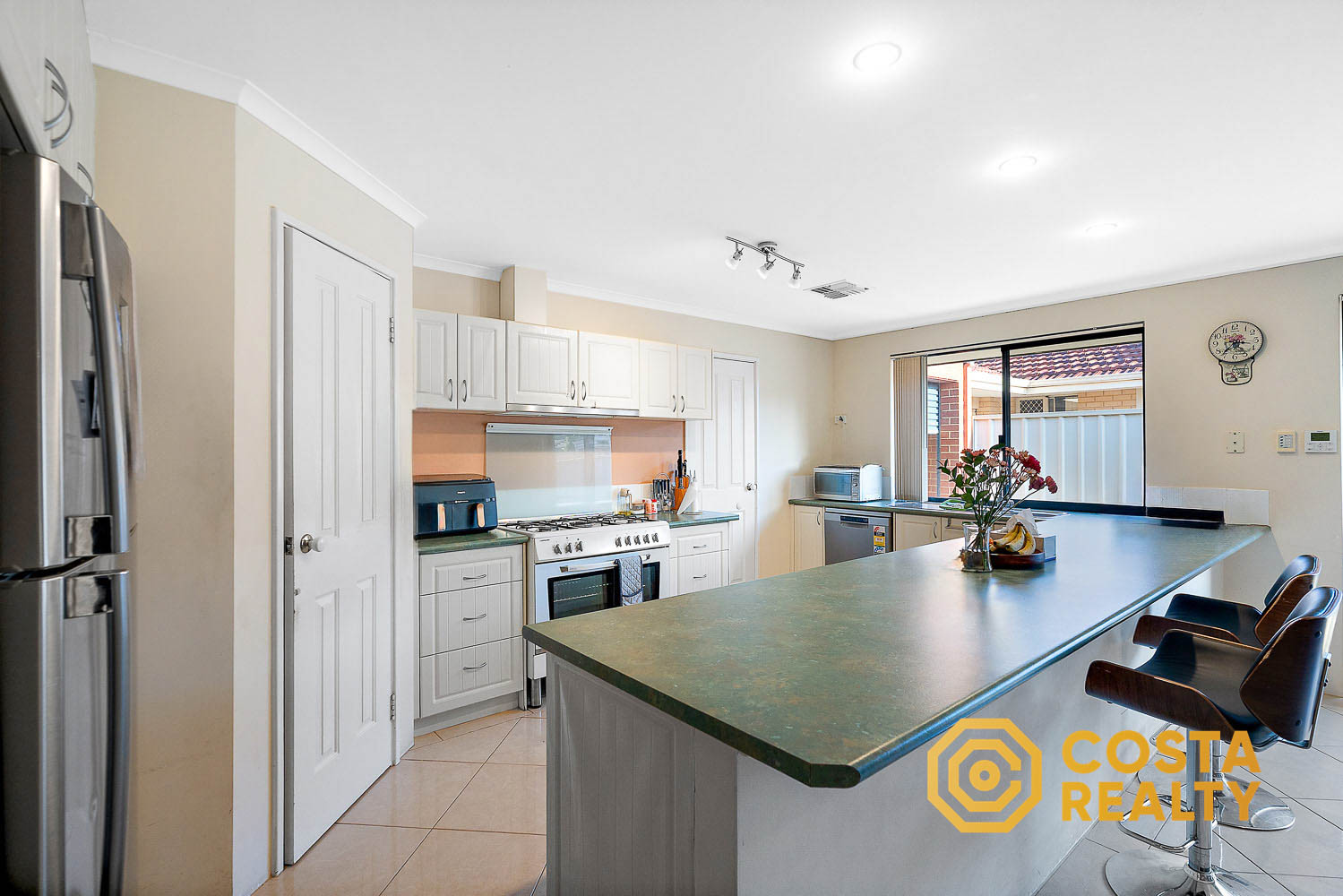 25 Pinaster Boulevard, Canning Vale - Thumbnail 4