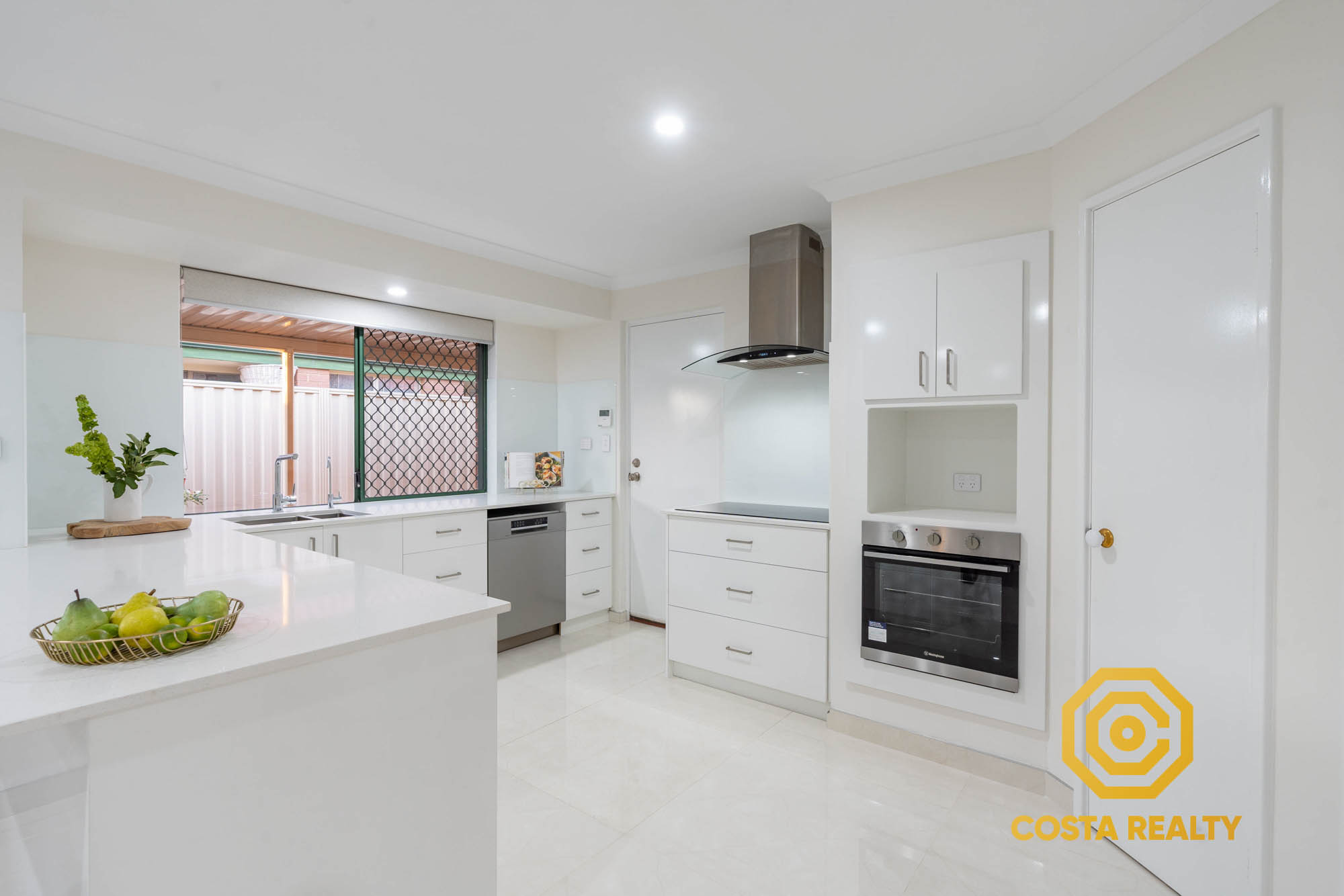 12 Marich Cove, Atwell - Thumbnail 8