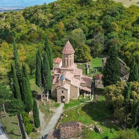Miniatura: 🇬🇪🏔️ SABORES Y PAISAJES DE GEORGIA DESDE SOLO 1.320€ POR PERSONA 🏔️🇬🇪