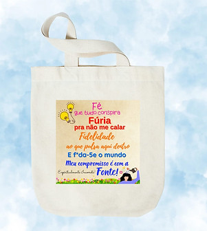 Ecobag que é manifesto ambulante: estilo, praticidade, sustentabilidade e vibração elevada. Liberdade em cada detalhe, sem medo de ser quem é!

Quem carrega essa ecobag não tá aqui pra agradar, tá pra expandir! Fé no fluxo, fúria pra não baixar a cabeça, fidelidade ao que pulsa e f*da-5e o mundo — o compromisso é com a Fonte! Além de linda, é prática, sustentável e eleva a vibe de quem ousa viver com verdade. Não é só uma bolsa, é um manifesto ambulante. Leva a tua antes que teu ego diga que é exagero ser tão livre assim. Porque estilo é quando até a sacola grita tua verdade em alto e bom tom! E olha, não se engane: quem ousa carregar essa vibração não tem medo de ser quem é, sem desculpas, sem freios. Se joga, porque a revolução começa na escolha de cada detalhe, e a sua, meu amor, é puro poder. Deixe o mundo sentir!