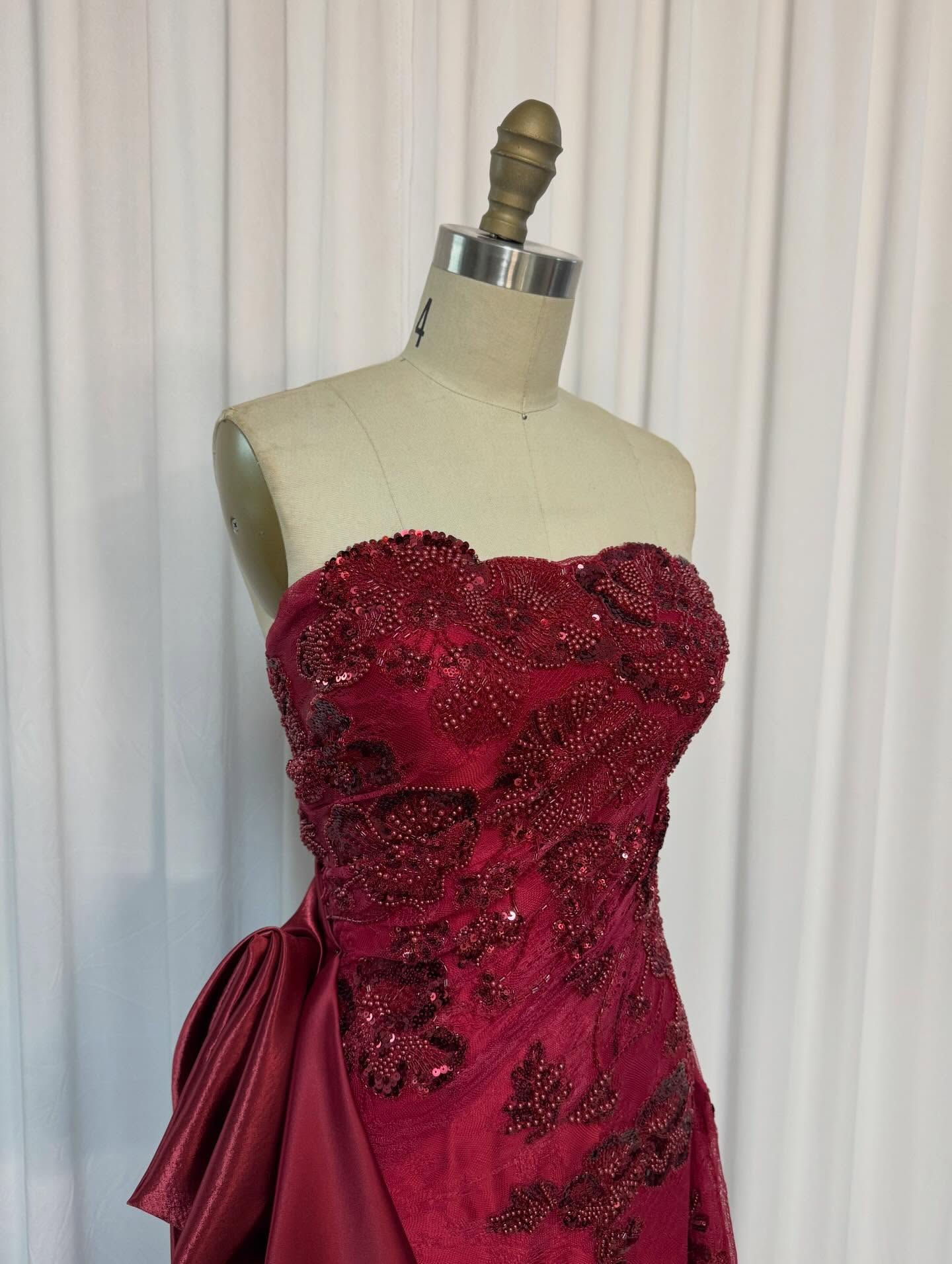 Chantilly Bordado en Pedrería con Raso Crepé