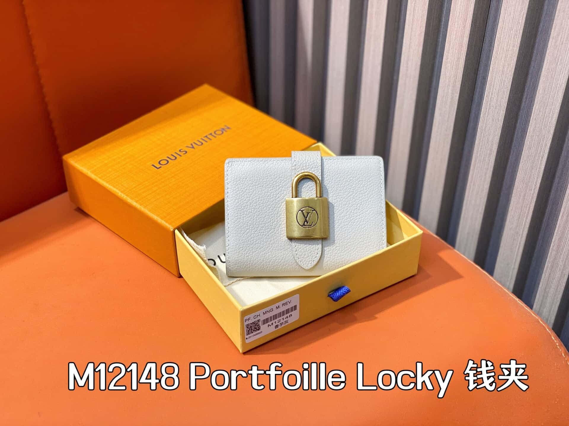 Designer Wallet LOV - 7634