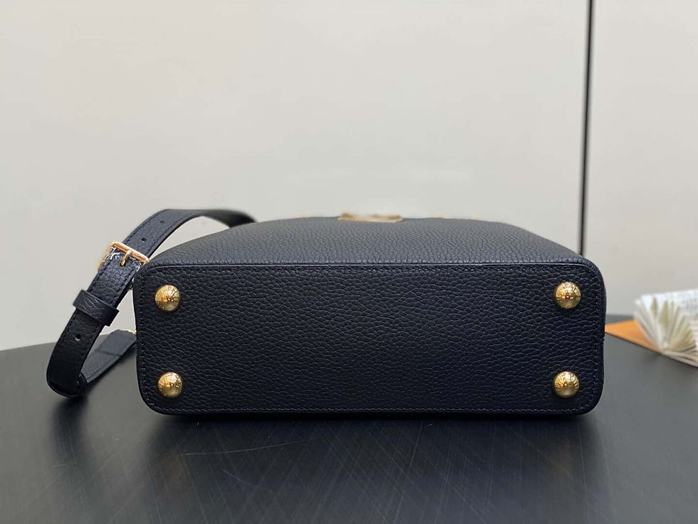 Miniaturbild: Louis Vuitton LV Capucines BB handbag full leather cap british style bag black
