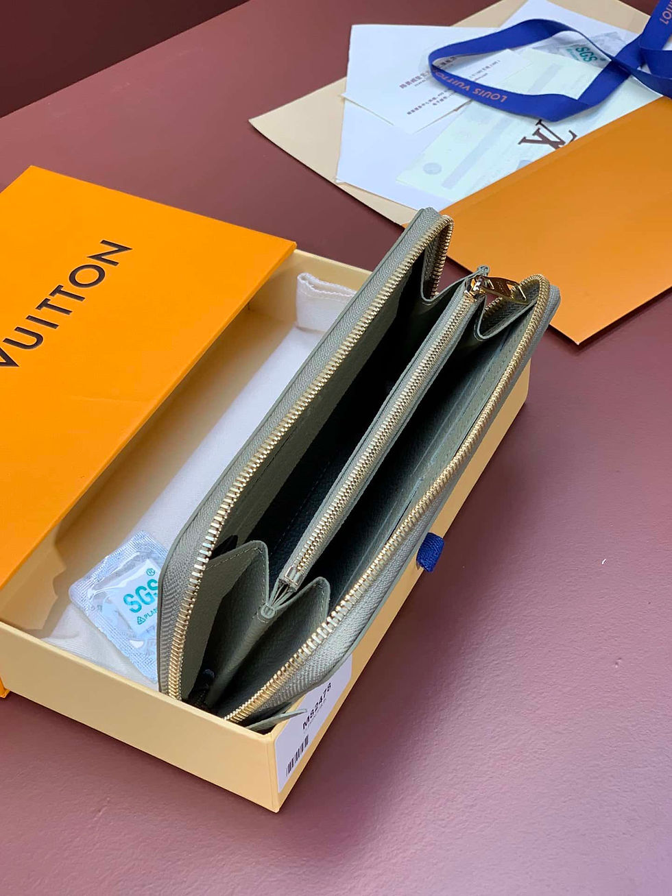 Thumbnail: Designer Wallet VL Wallet - 6592