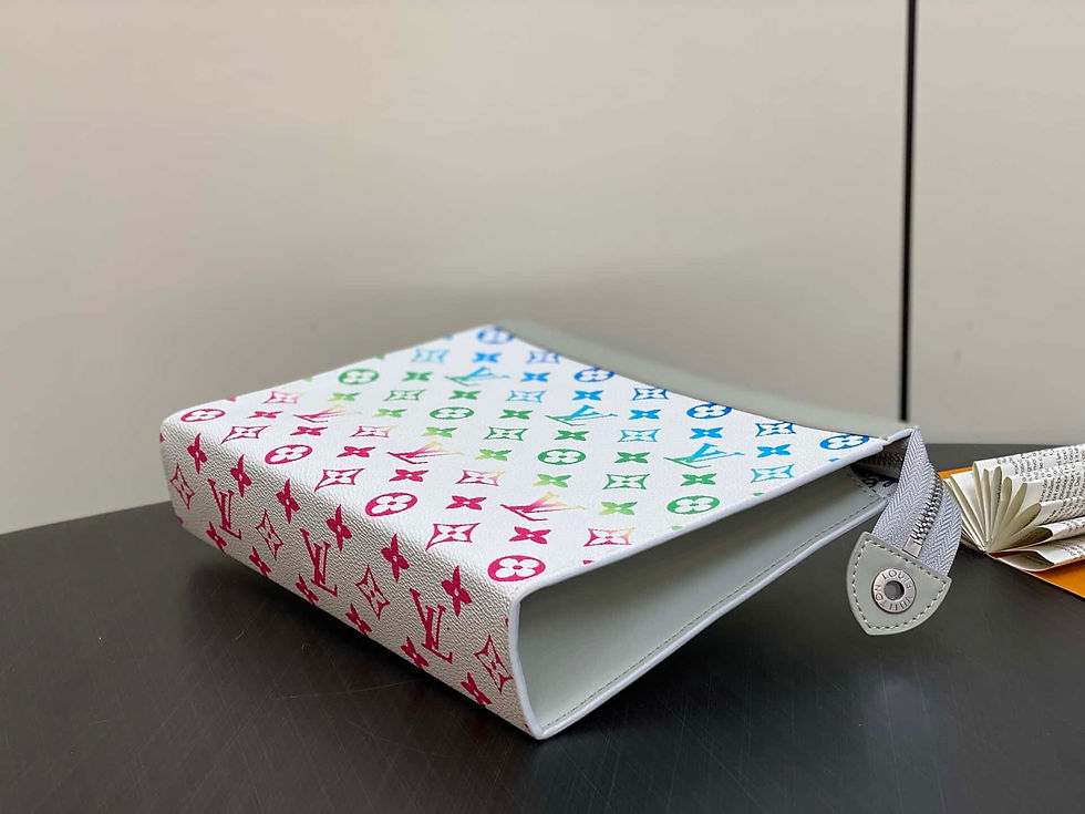 Miniaturbild: Louis Vuitton LV POCHETTE VOYAGE Medium Handbag White Gradient