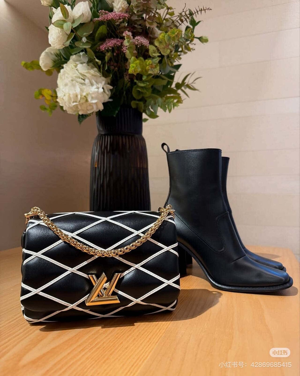 Thumbnail: Louis Vuitton LV GO-14 Trumpet Small Handbag Black & White Leather Chain Bag