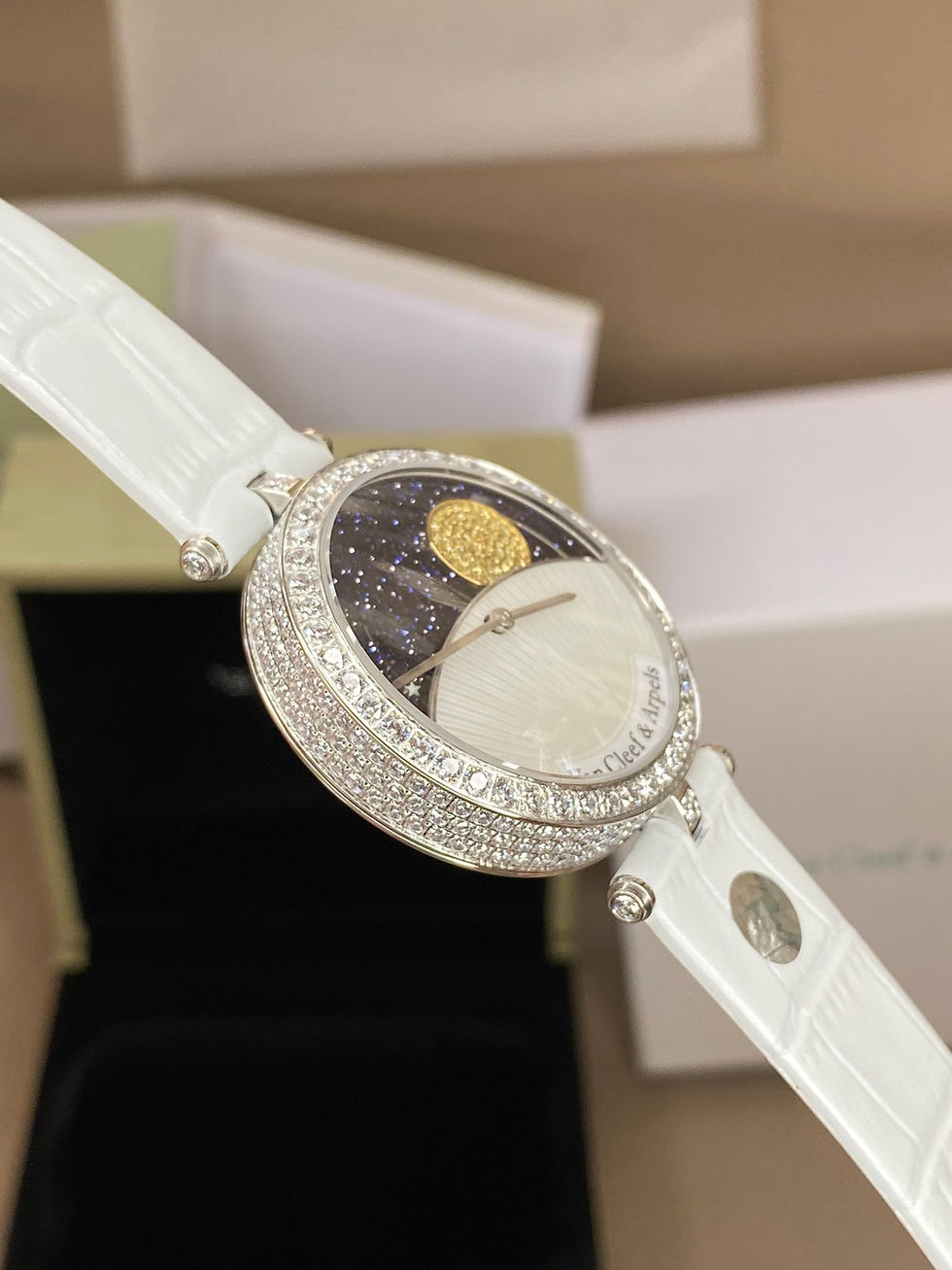 Thumbnail: Fashion Watch VCA - 8571