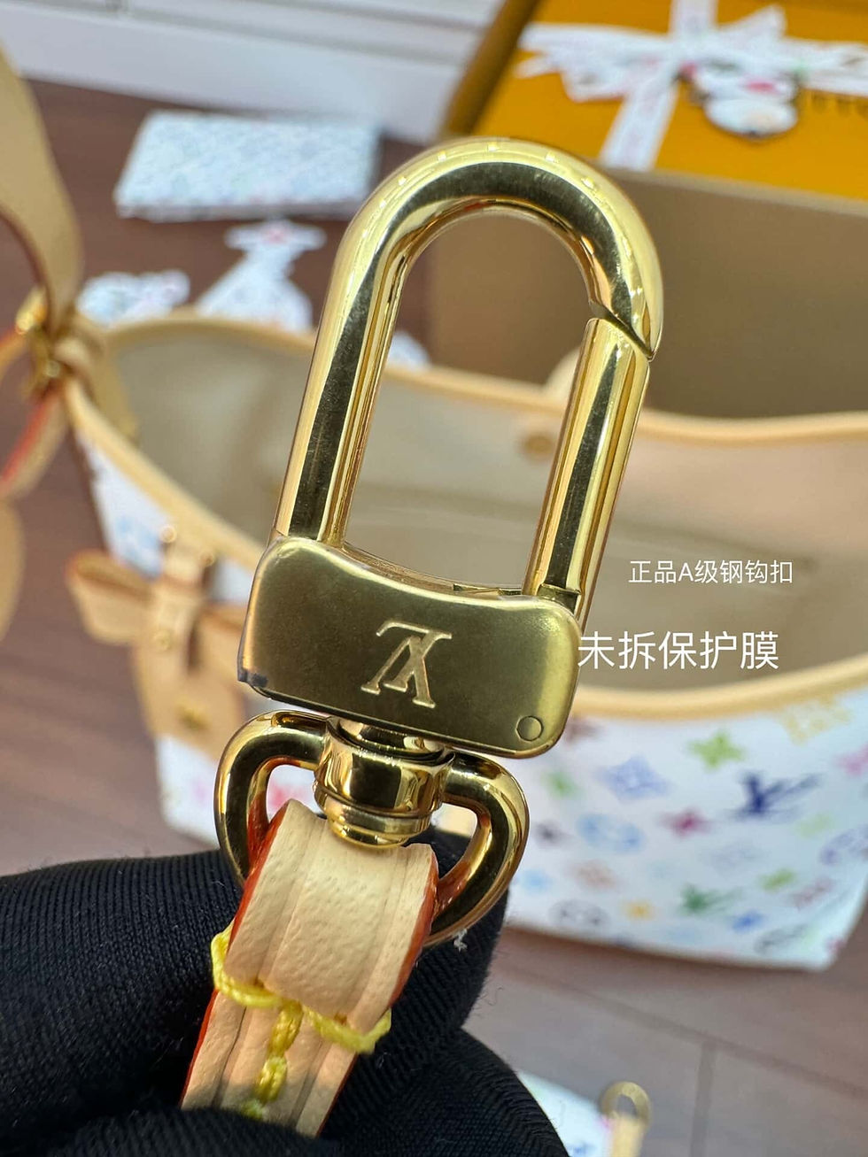 Thumbnail: X Tm Carryall Pm Handbag – LUV342