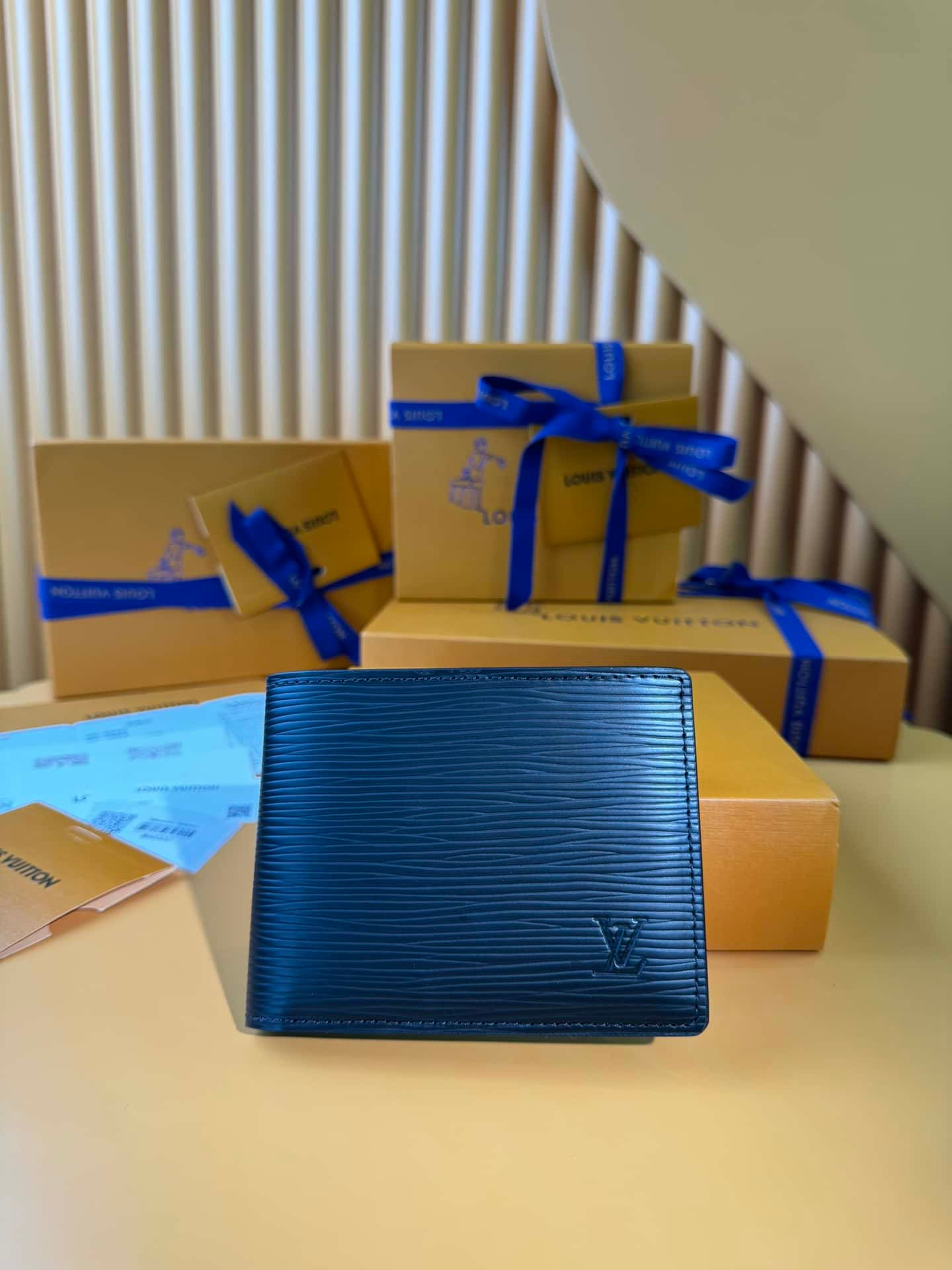 Slender Wallet – LUV814