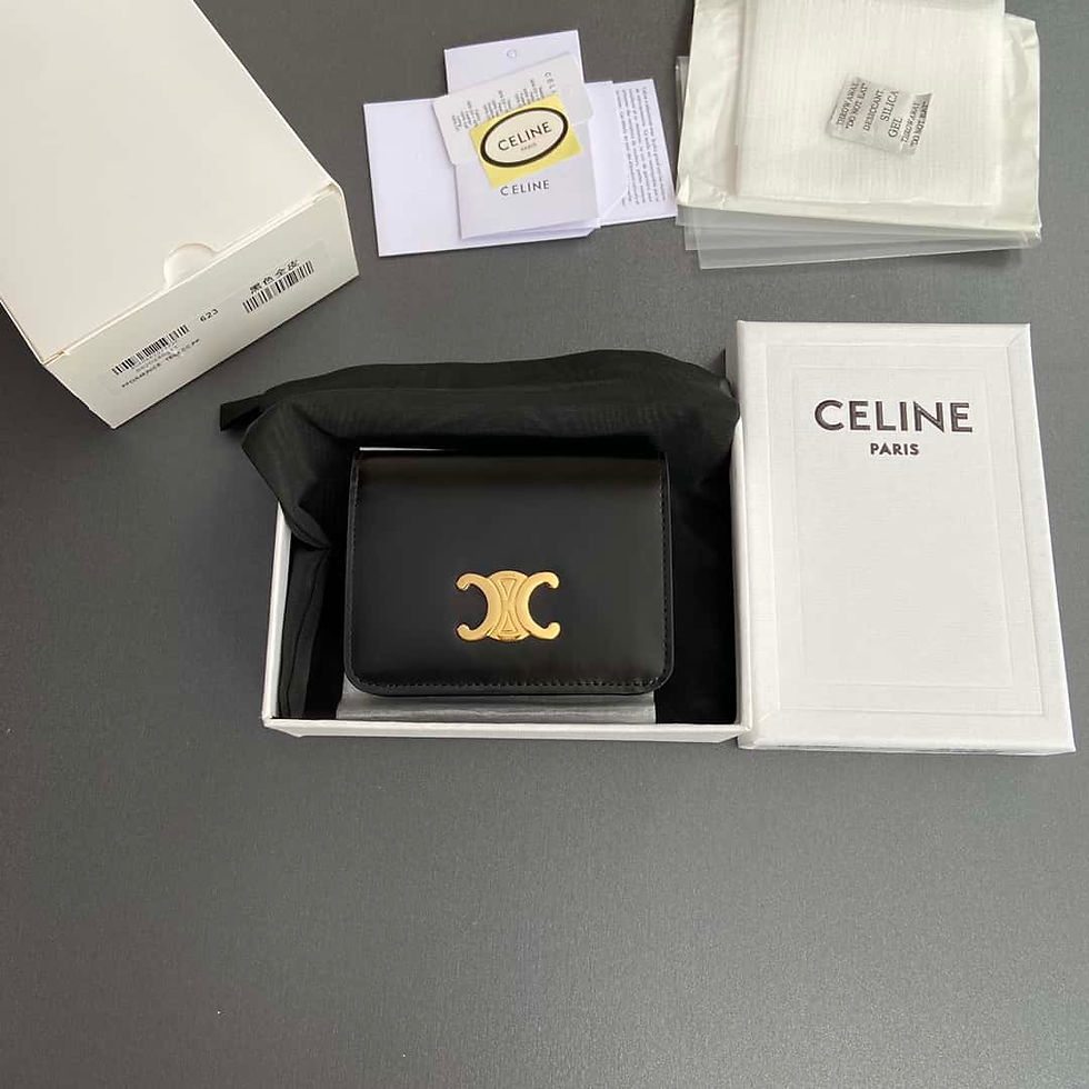 Thumbnail: CELINE TRIOMPHE shiny cow leather short wallet