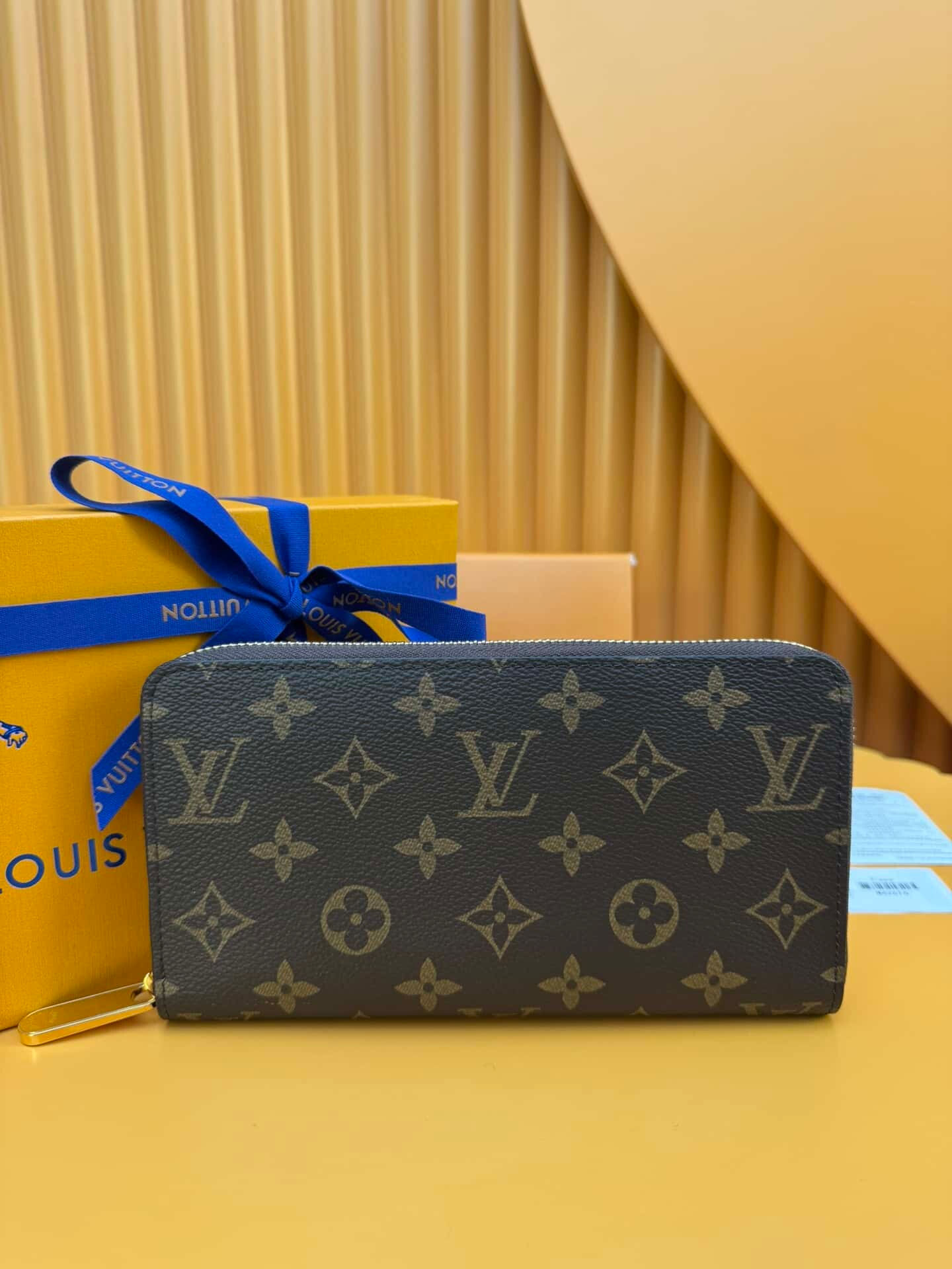 Designer Wallet LOV - 8024