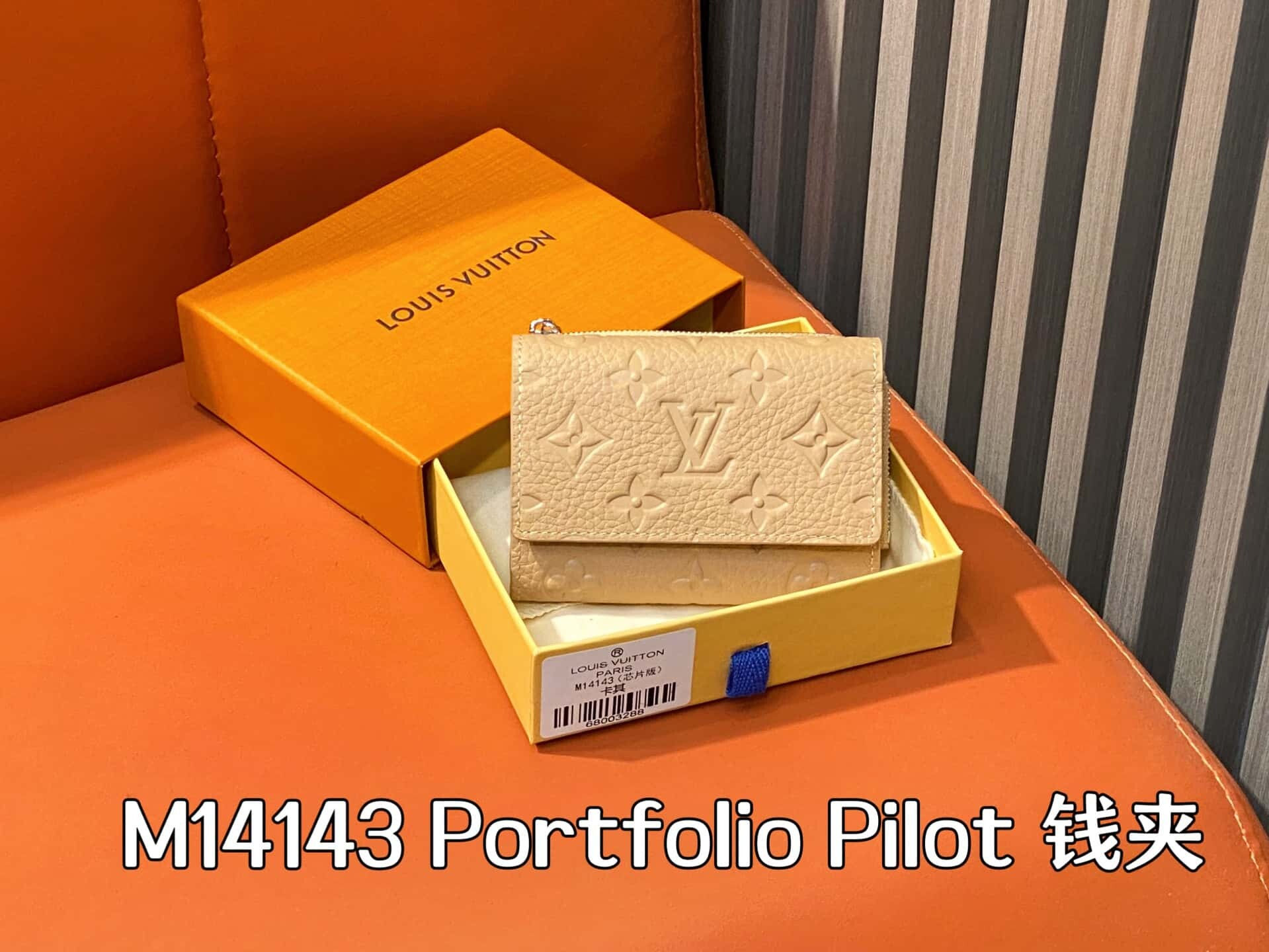 Designer Wallet LOV - 7637