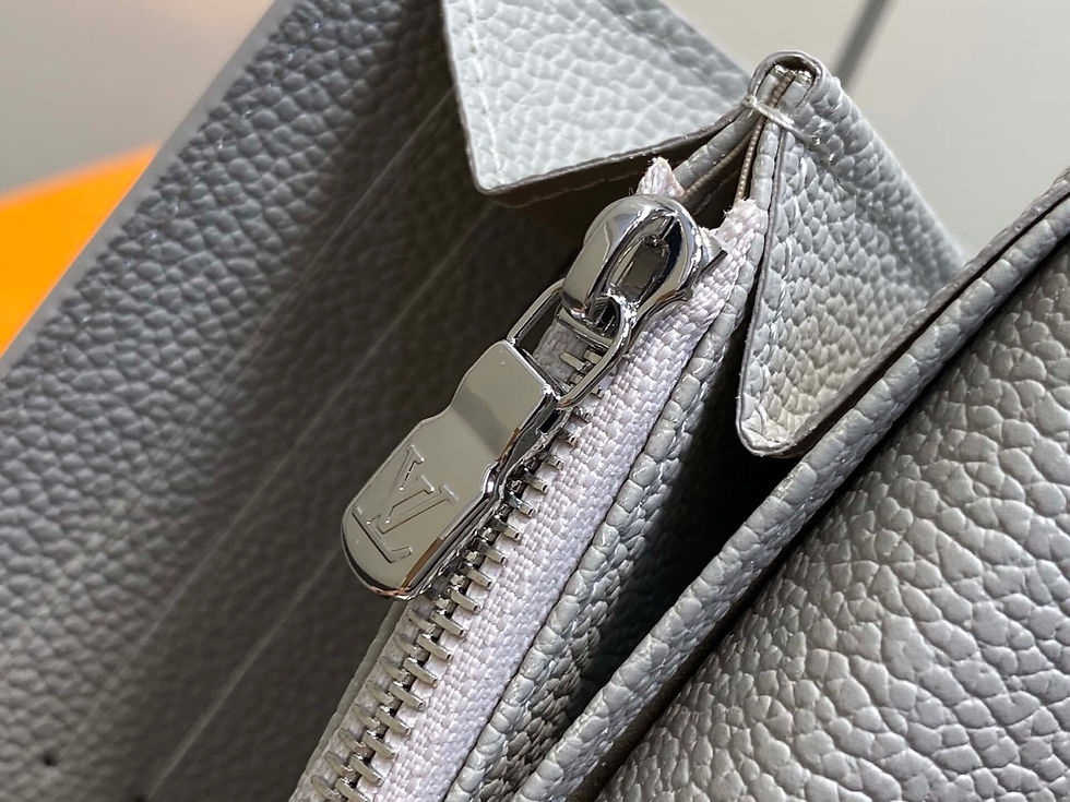 Miniaturbild: Louis Vuitton LV Light Gray Full Leather Flip Wallet Sarah Wallet