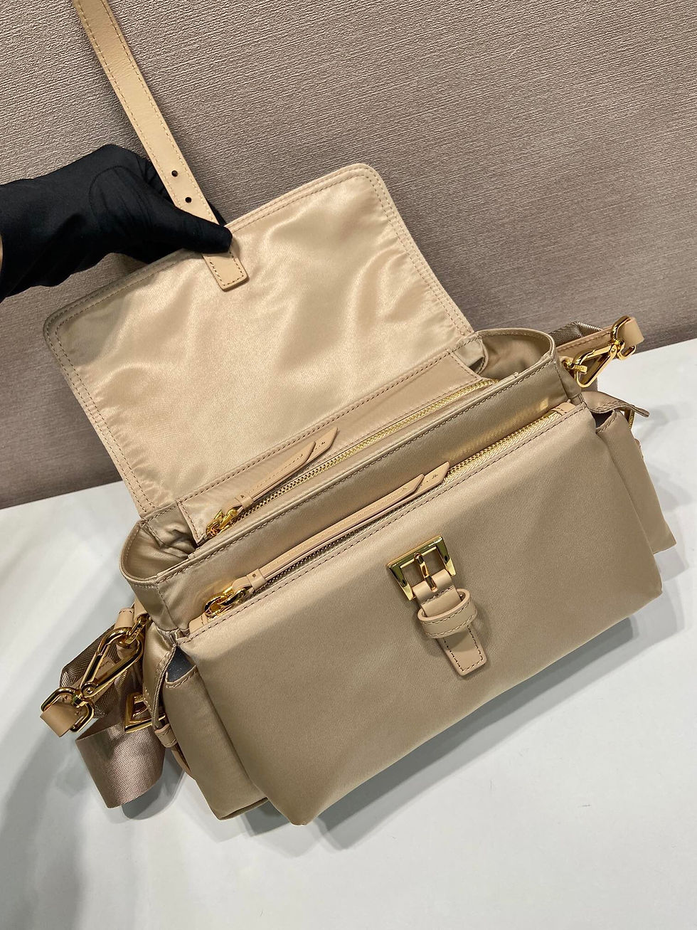 Miniaturbild: PRADA New Postman Bag 1BD394 New Color