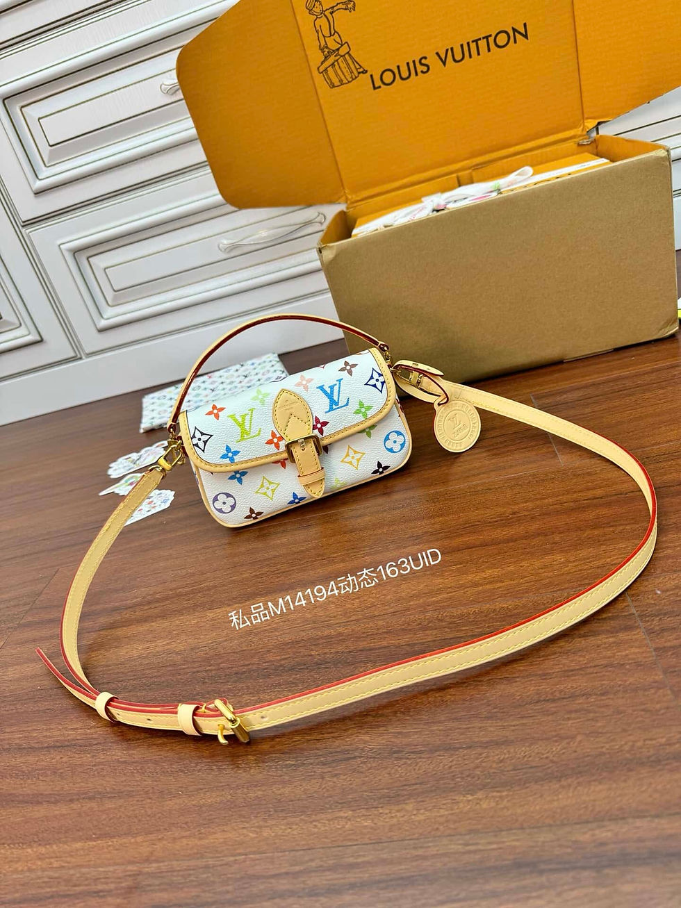 Designer Handbag LOV - 7583