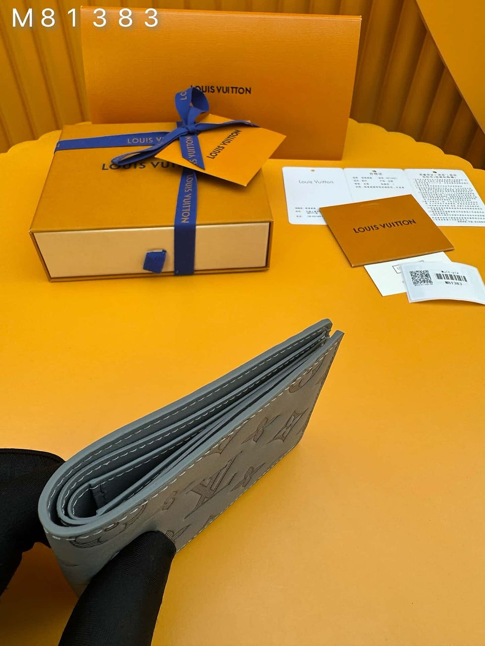 Thumbnail: Multiple Wallet – LUV375