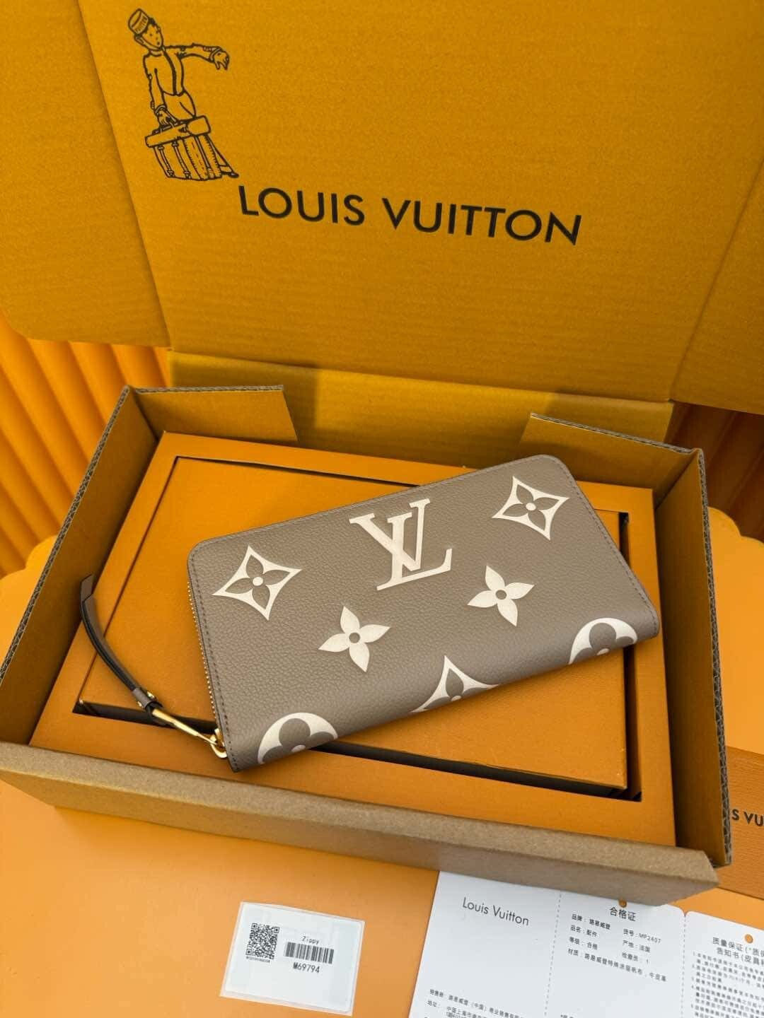 Designer Wallet LOV - 7995