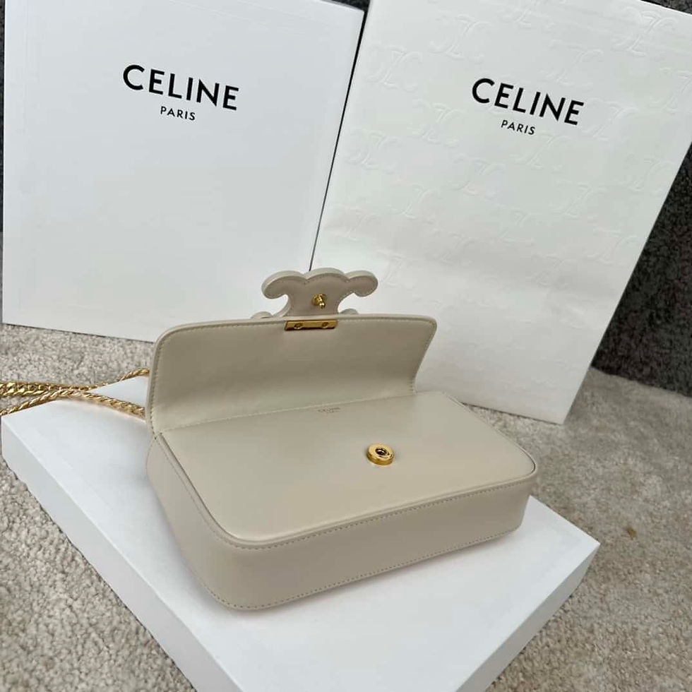Thumbnail: CELINE TRIOMPHE shiny cow leather chain shoulder bag white