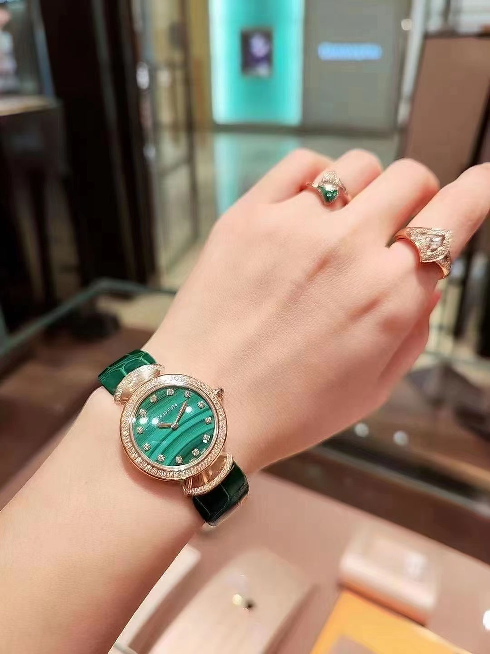 Thumbnail: Fashion Watch BVG - 8383