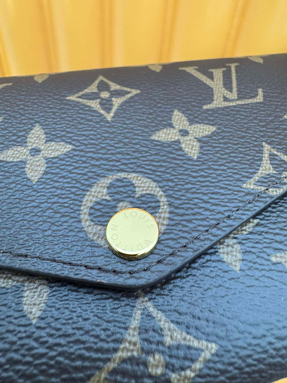 Miniaturbild: Louis Vuitton LV Sarah Wallet
