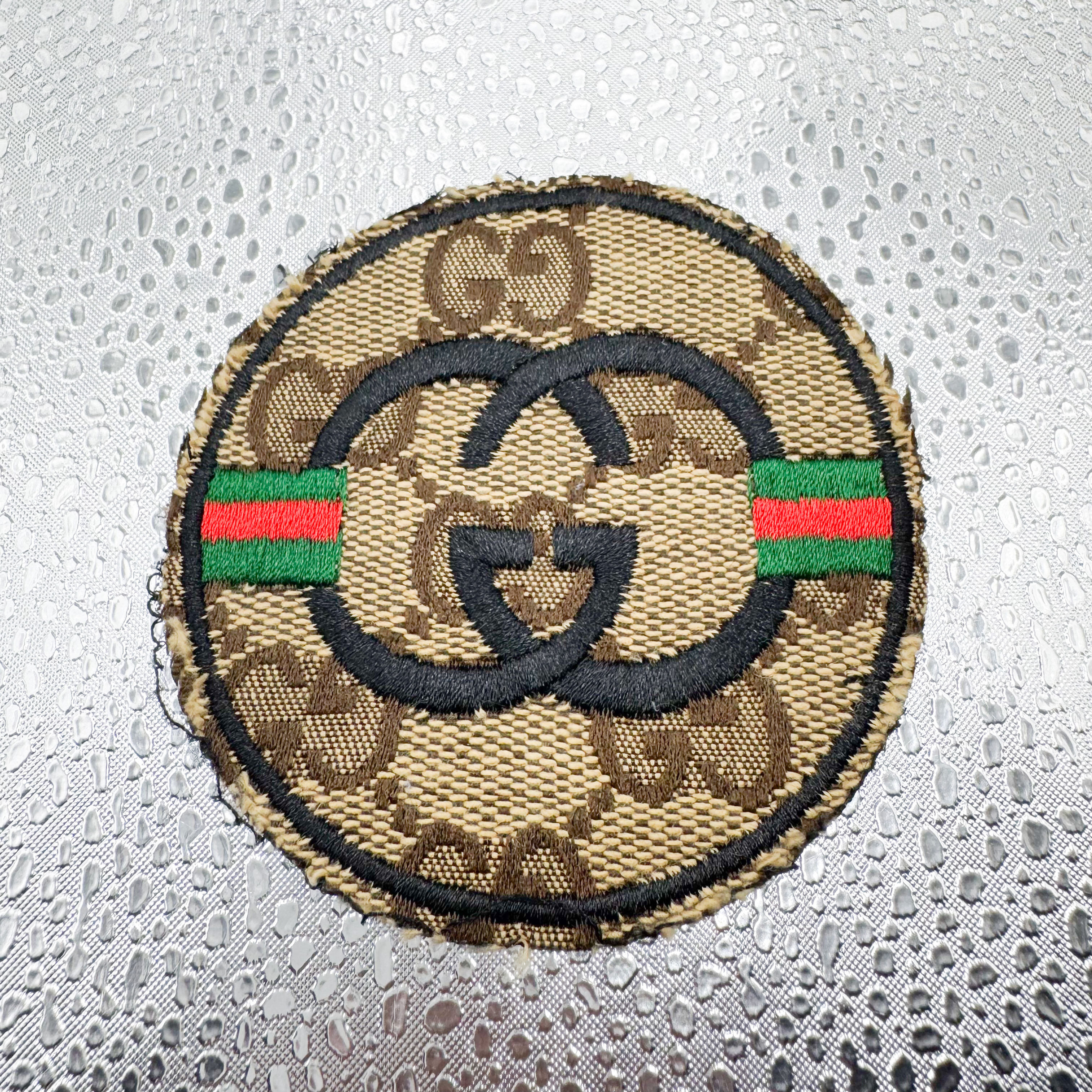 O16