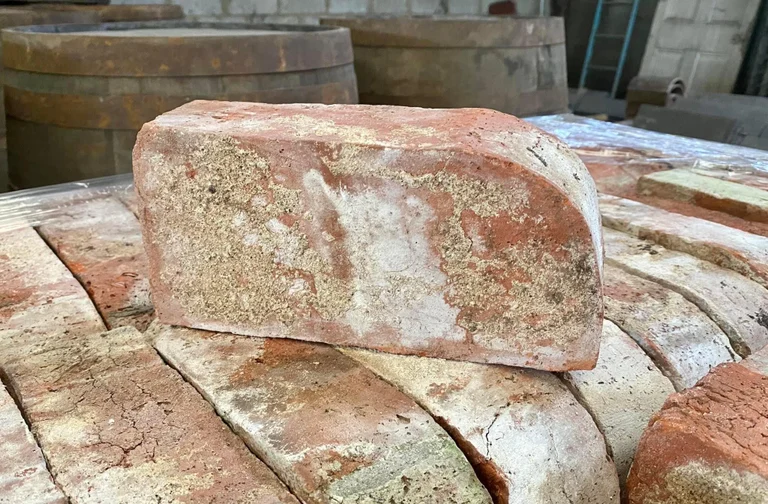 RECLAIMED 68MM RED BULLNOSE BRICK