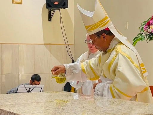 Comunidade São Pedro celebra a dedicação do novo altar