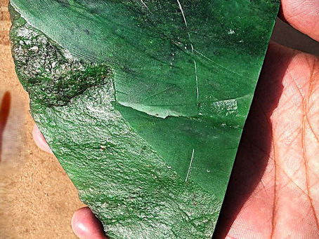 Jadeite là gì? Đặc tính khoa học và ứng dụng