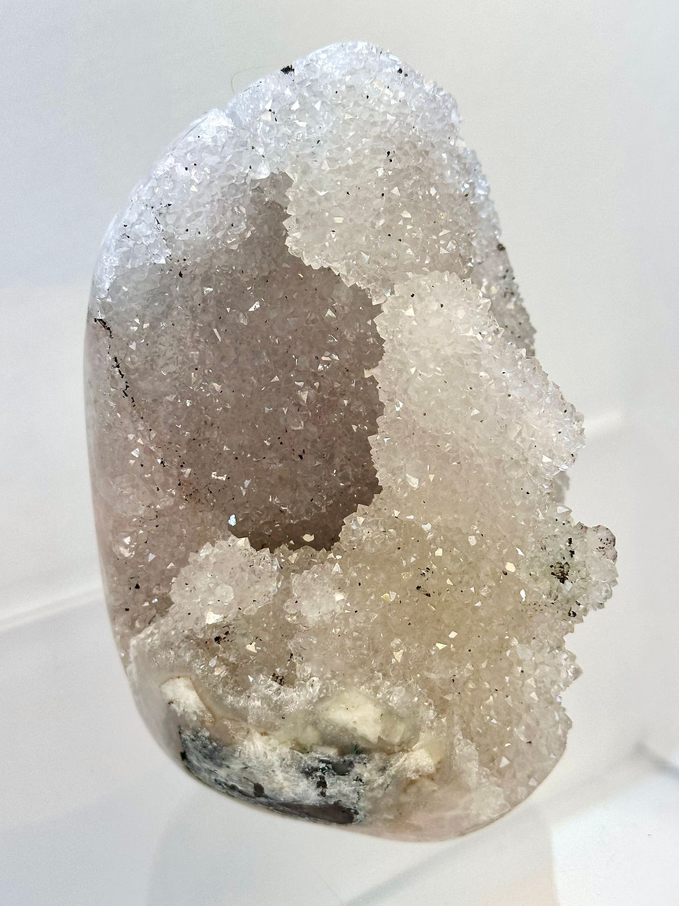 Thumbnail: Pale Amethyst Formation