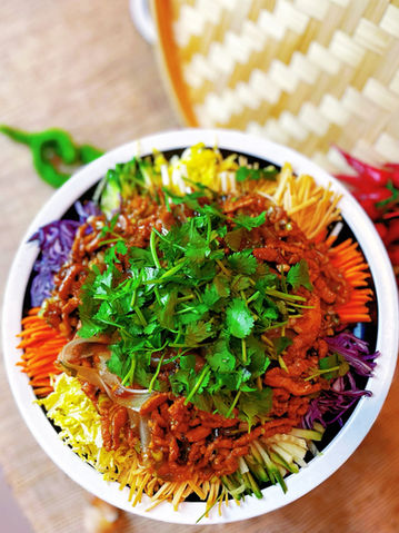 Colorful food bowl with vegetables and sauce, delicious cuisine. 【模版】chinablueplanotx