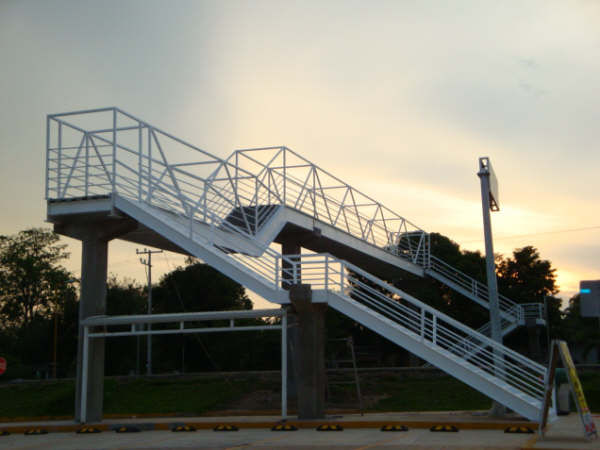 PUENTE PEATONAL JALTIPAN