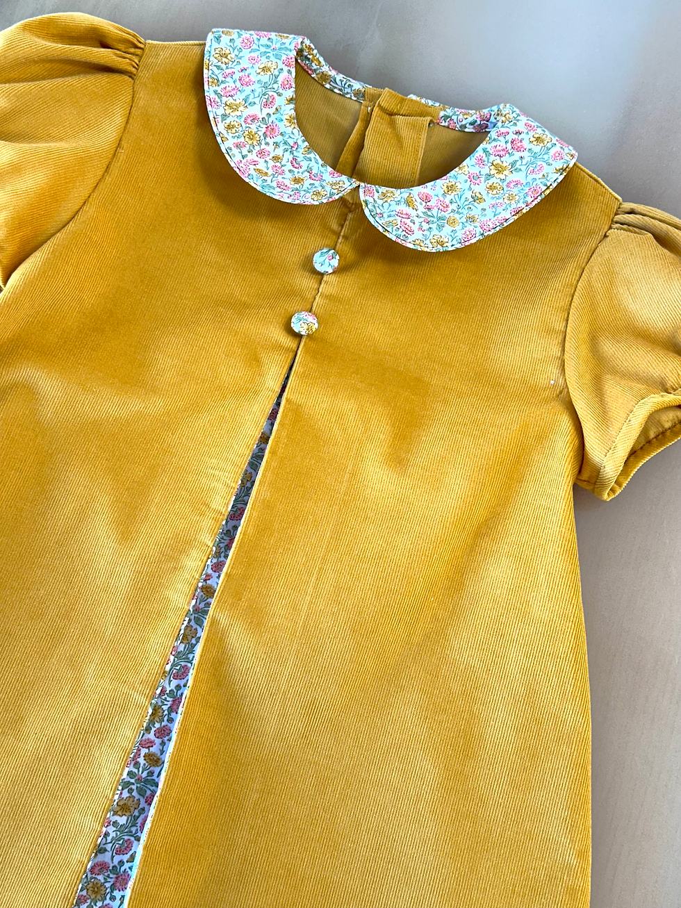 Carol with Contrast Inverted Pleat