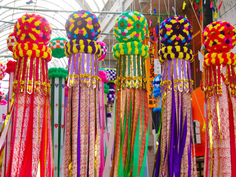 伝統行事の仙台七夕まつり、色とりどりの七夕飾り(宮城・仙台)【所長のギャラリー】