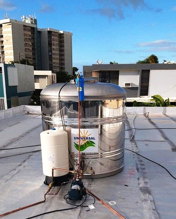bomba de agua y tanque presurizado
