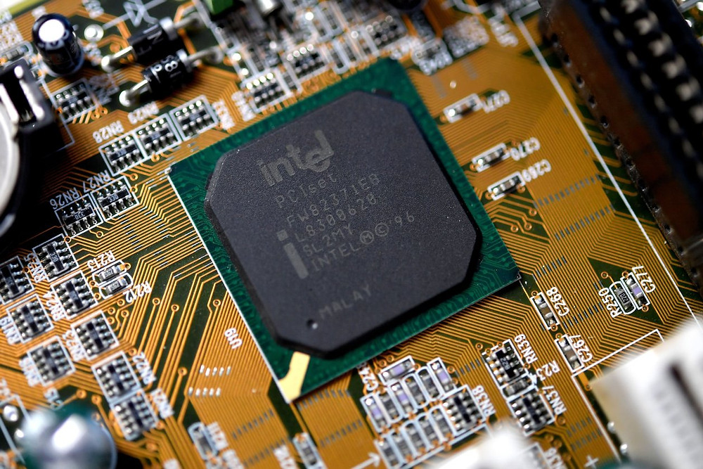 Intel на неделю позже уведомила правитьльство США о найденных уявимостях