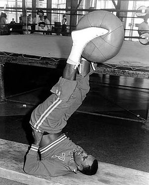 joe-frazier-in-training-at-the-concord-e