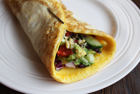 Wrap med italiensk pølse og pesto