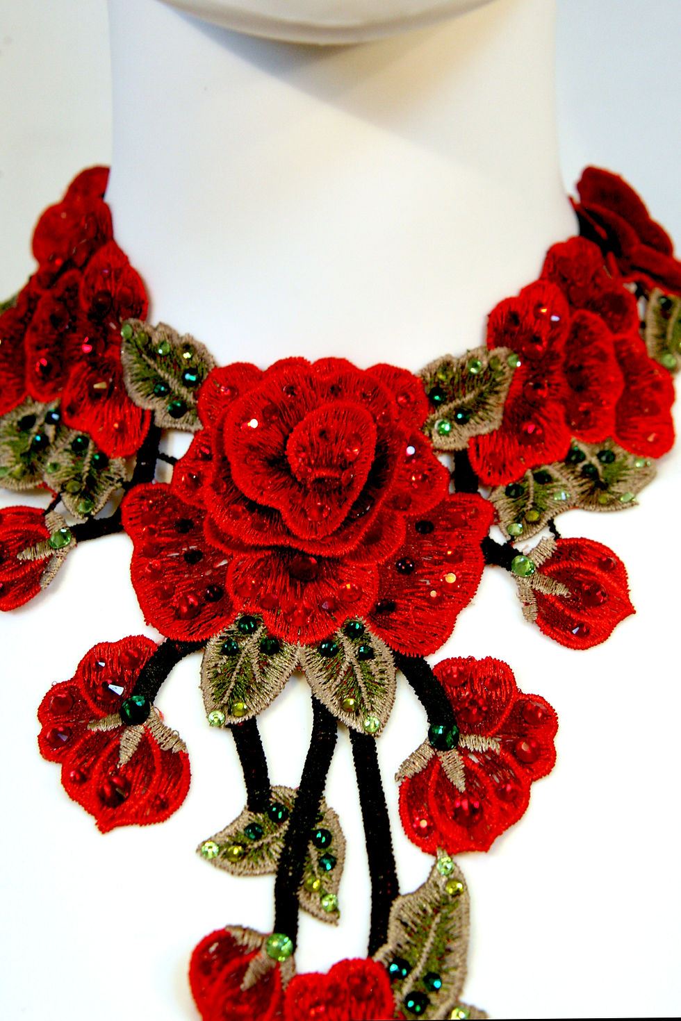 Thumbnail: Rhinestone Rose Collar