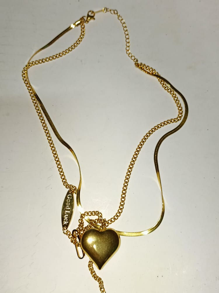Collar con dije de corazón