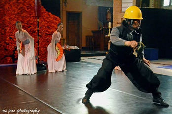 Hol harcmező, most színház