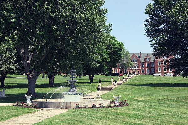 Belvoir Winery Outdoor Wedding Venues in Kansas City
