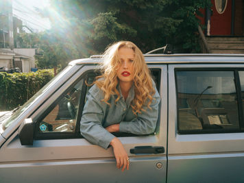 Chicago’s Elizabeth Moen Releases New Video