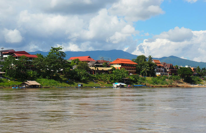 Cascades féeriques et Histoire du Laos J72-76