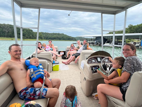 What Size Boat Should You Rent for Your Group? A Complete Guide for Norfork Lake Visitors