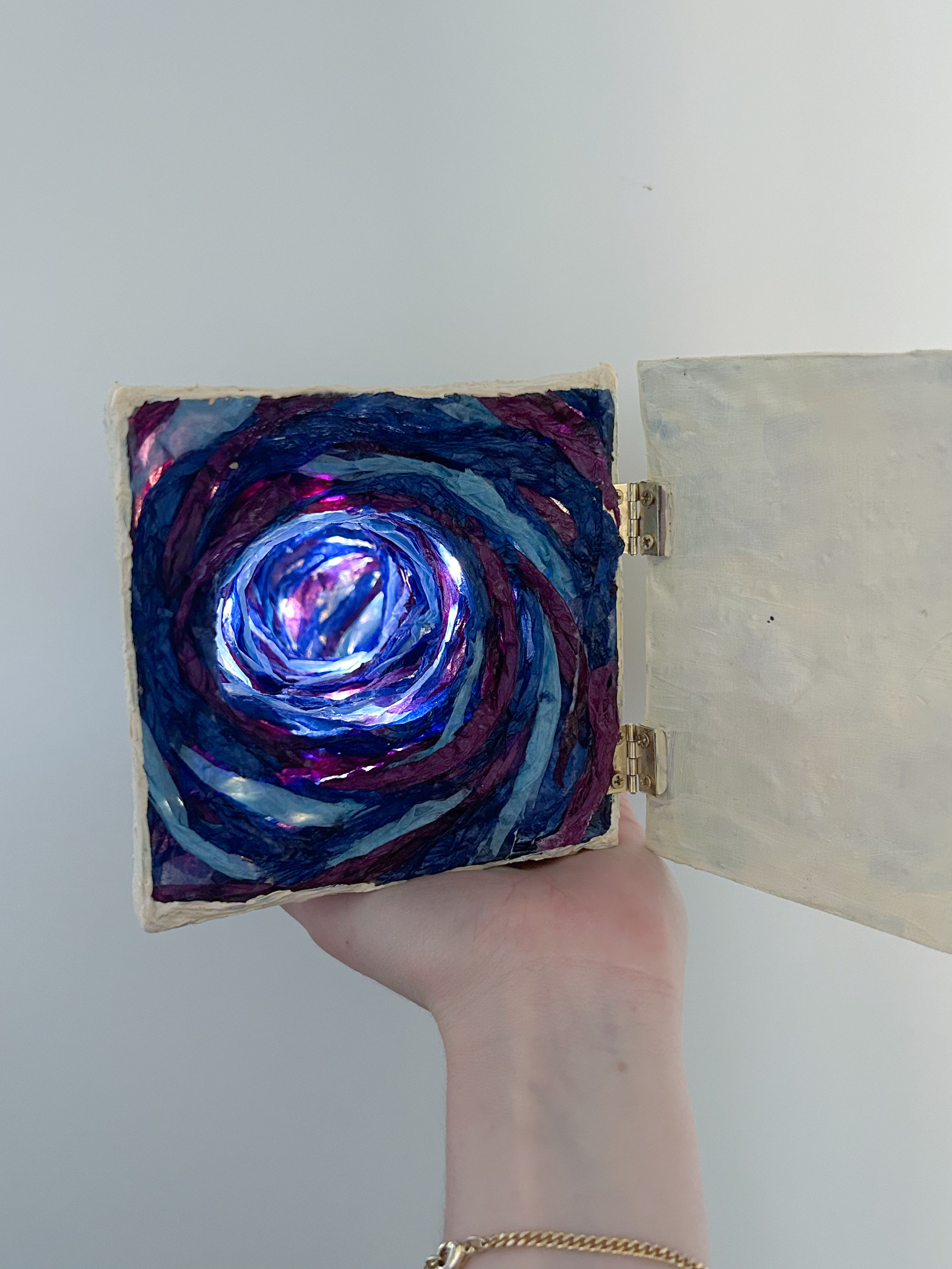 'Coraline Tunnel' Book Nook (3)