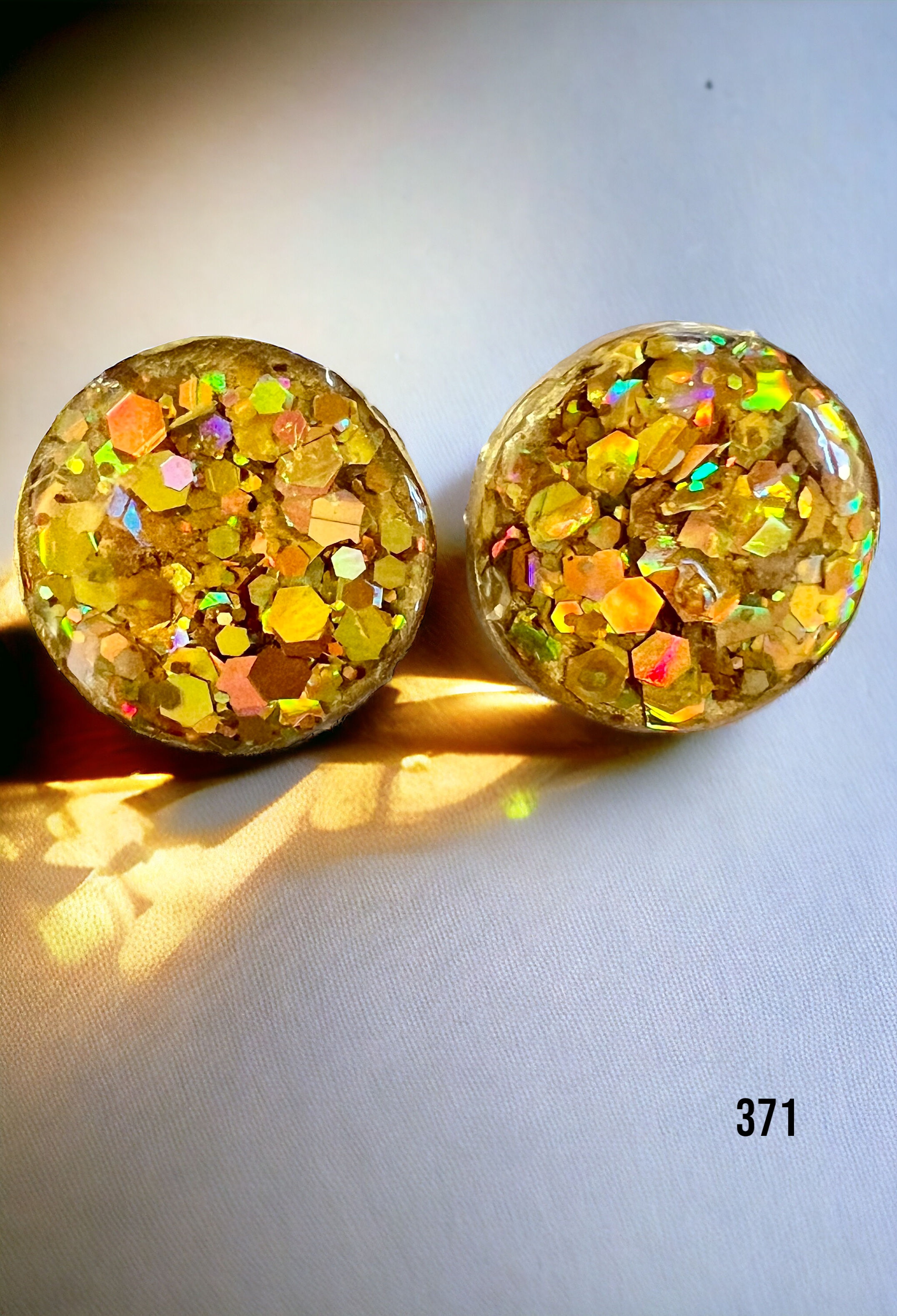 A1 371 Gold Glitter Studs