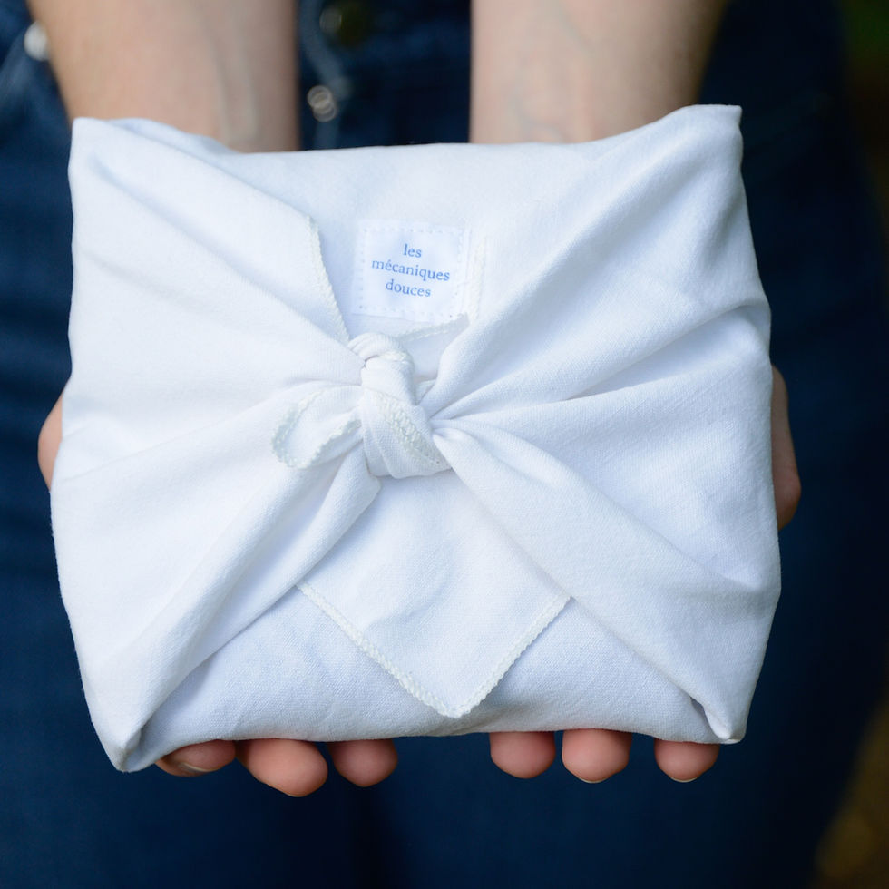 Miniature : T-shirt brodé le café c'est la vie