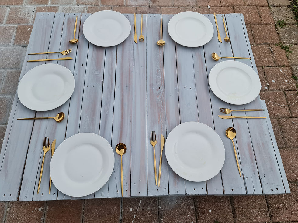 Thumbnail: Rustic pallet picnic table