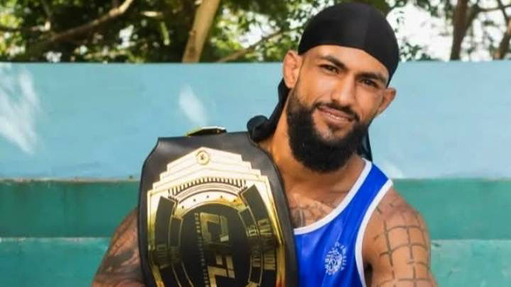 LUCHADOR DE ARTES MARCIALES ES DETENIDO POR PROTESTAR DESDE SU VIVIENDA