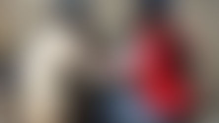 JÓVENES BRINDAN ALIMENTOS A ANCIANOS EN COLAS BANCARIAS EN CAMAGÜEY